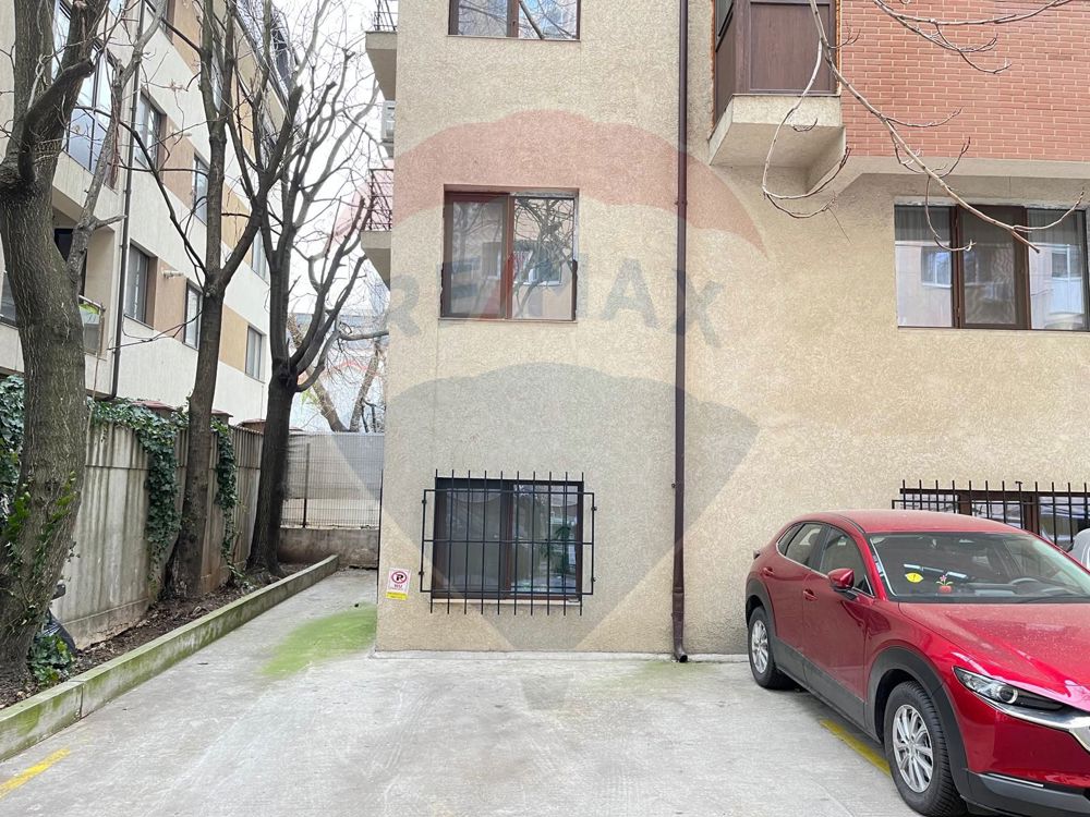 Apartament 2 camere + loc parcare de vânzare în zona Gorjului