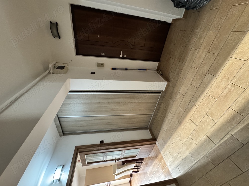 Apartament de vanzare: 3 camere et.1 zona Lama