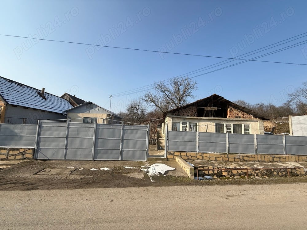 Casa in loc. coseiu la strada principala