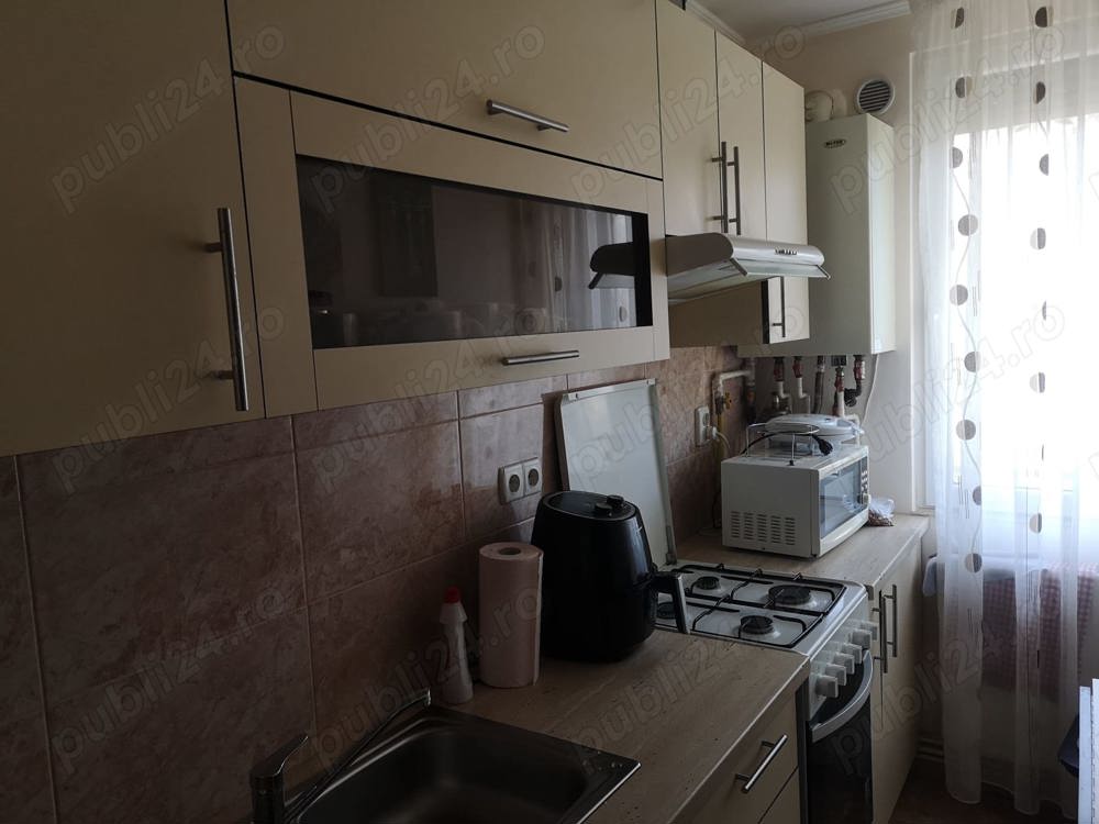 Vând apartament 2 camere Carpați 1