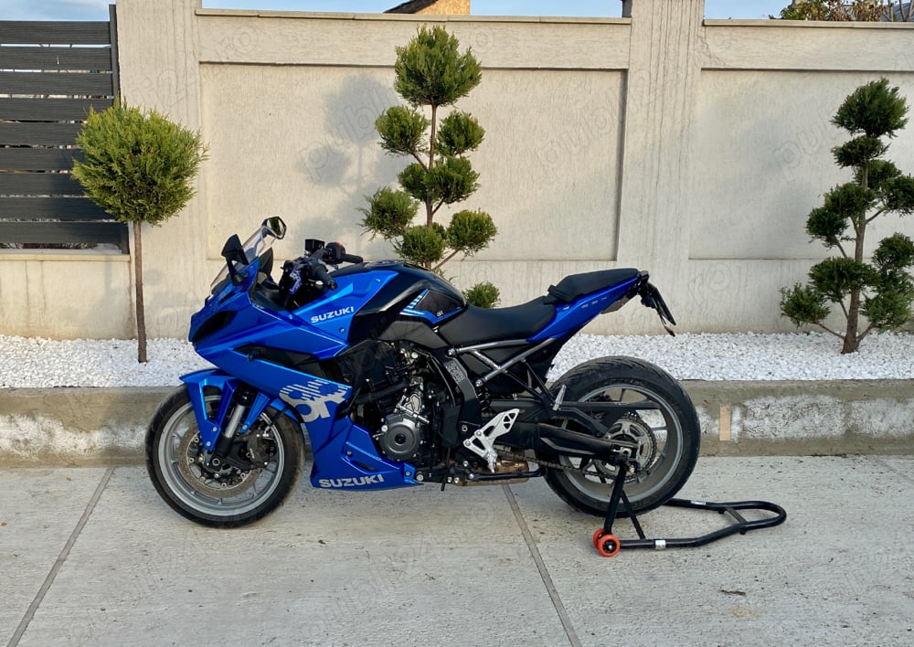 Suzuki GSX-8R 