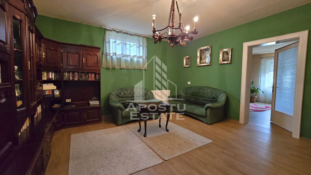 Casa individuala cu 5 camere si 3 bai, teren 1700 mp, Giarmata