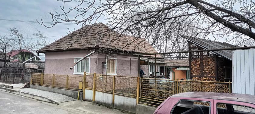 vand casa cu gradina 1300 m2