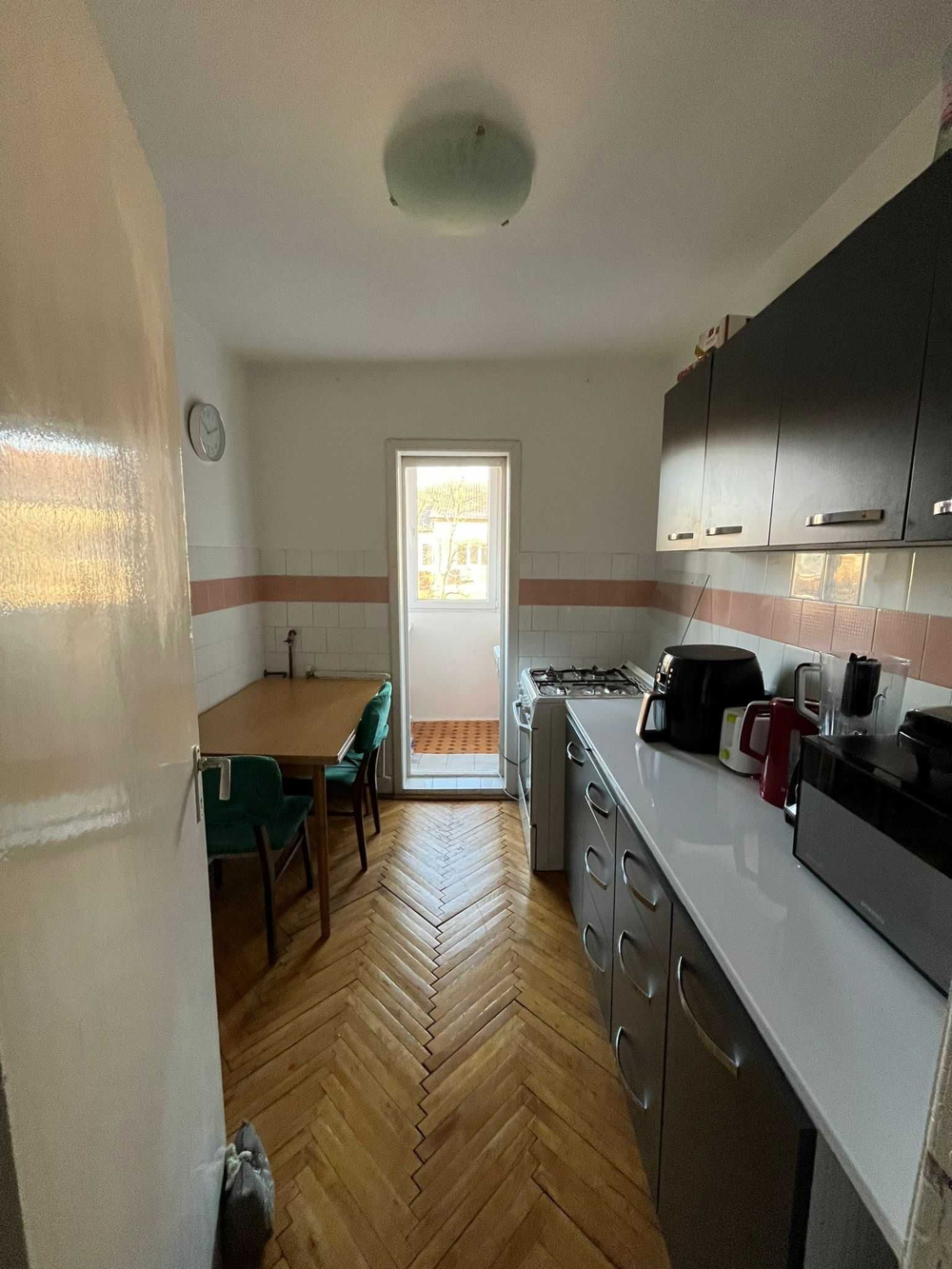 Apartament cu 3 camere decomandat in bloc anvelopat, aproape de Mall