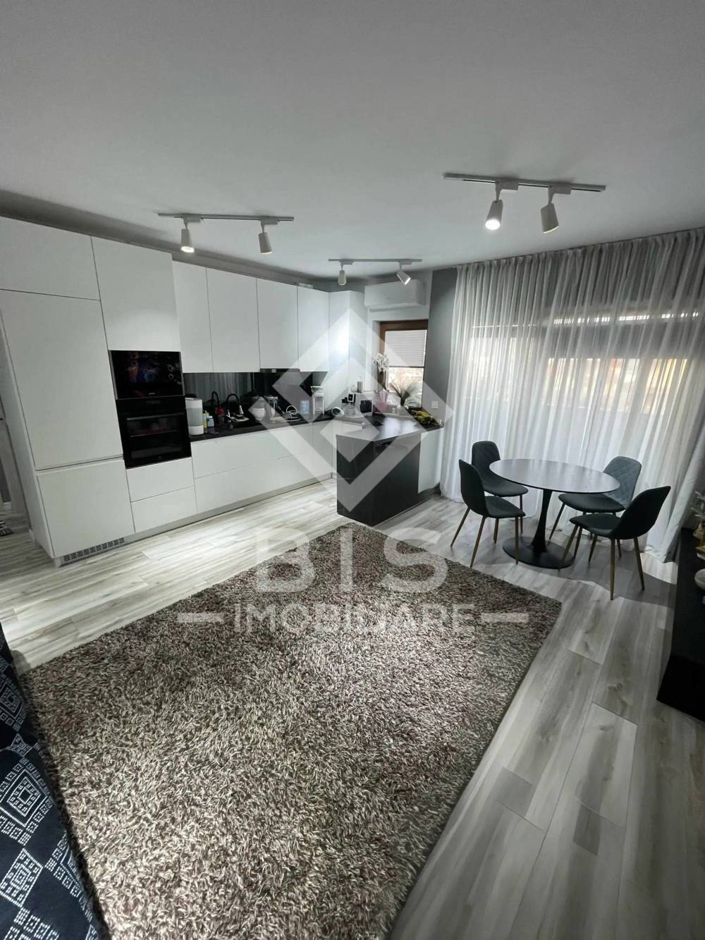 Apartament 3 camere Bloc Nou