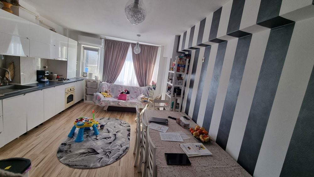 Apartament 3 camere, decomandat, etaj. 1, zona rezidentiala Letea