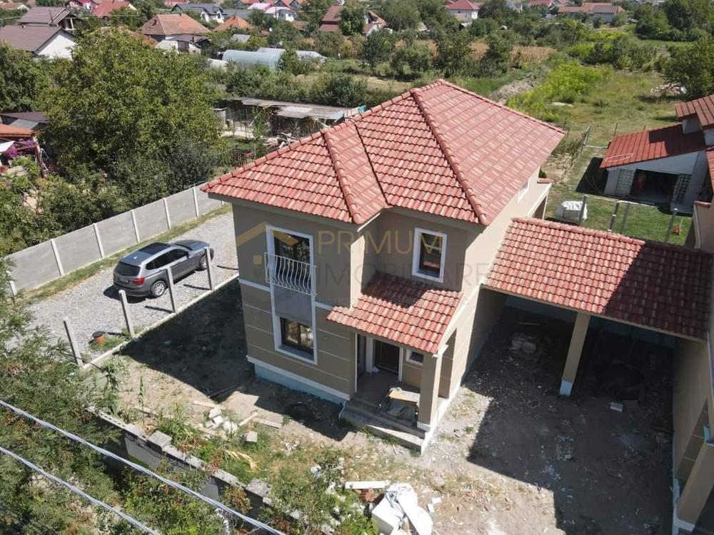 Duplex despartit prin garaj - la asfalt - 5 camere