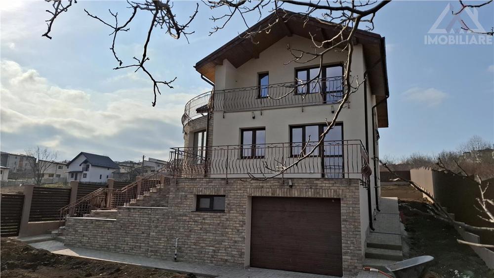 Casa Vila 5 camere cu Demisol,Rediu,S.u.185 mp,Garaj