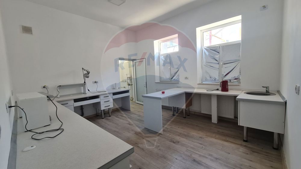 Apartament cu 2 camere decomandat de vânzare Centru