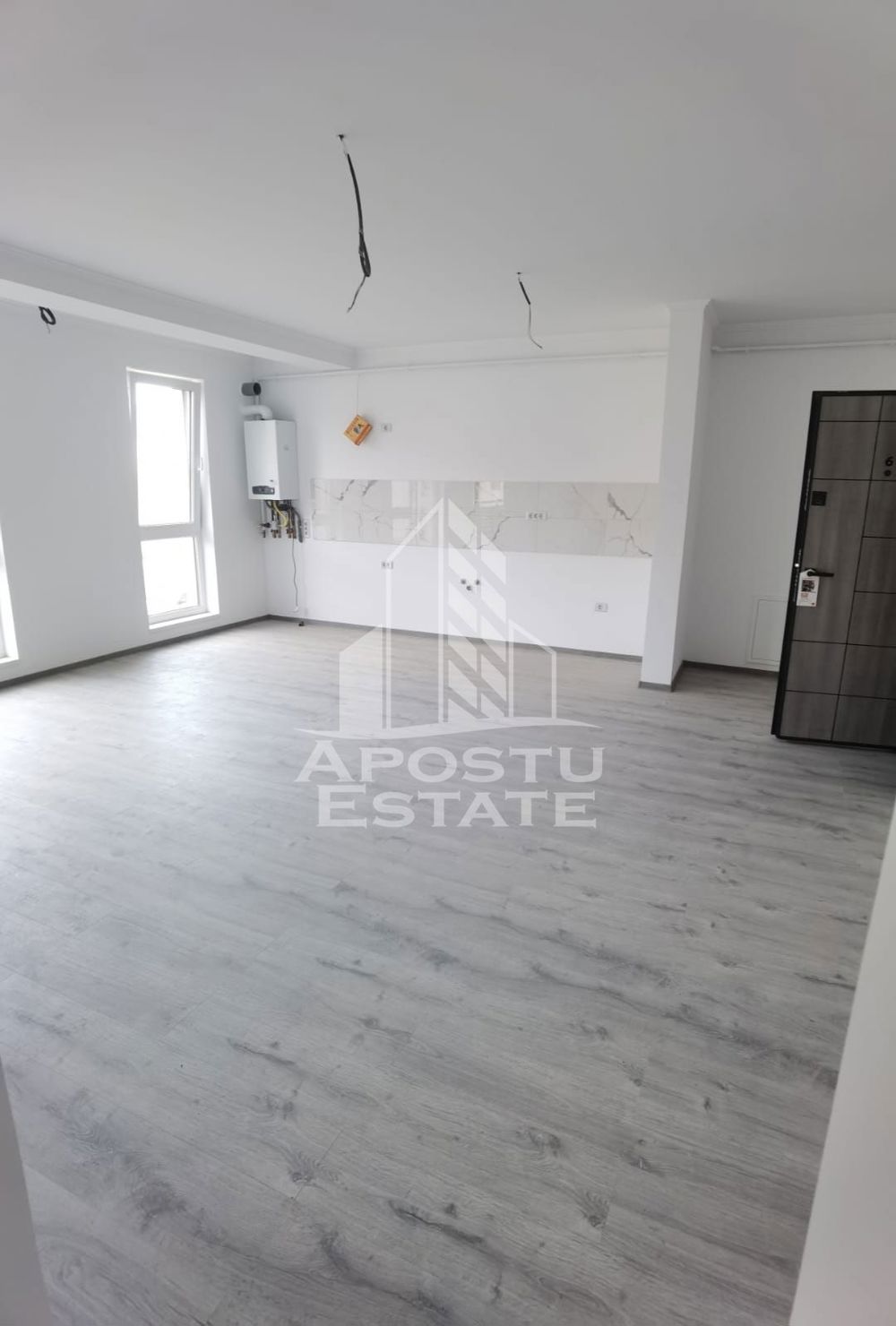 Apartament cu 2 camere etajul 1 complet finalizat la asfalt hotel IQ.