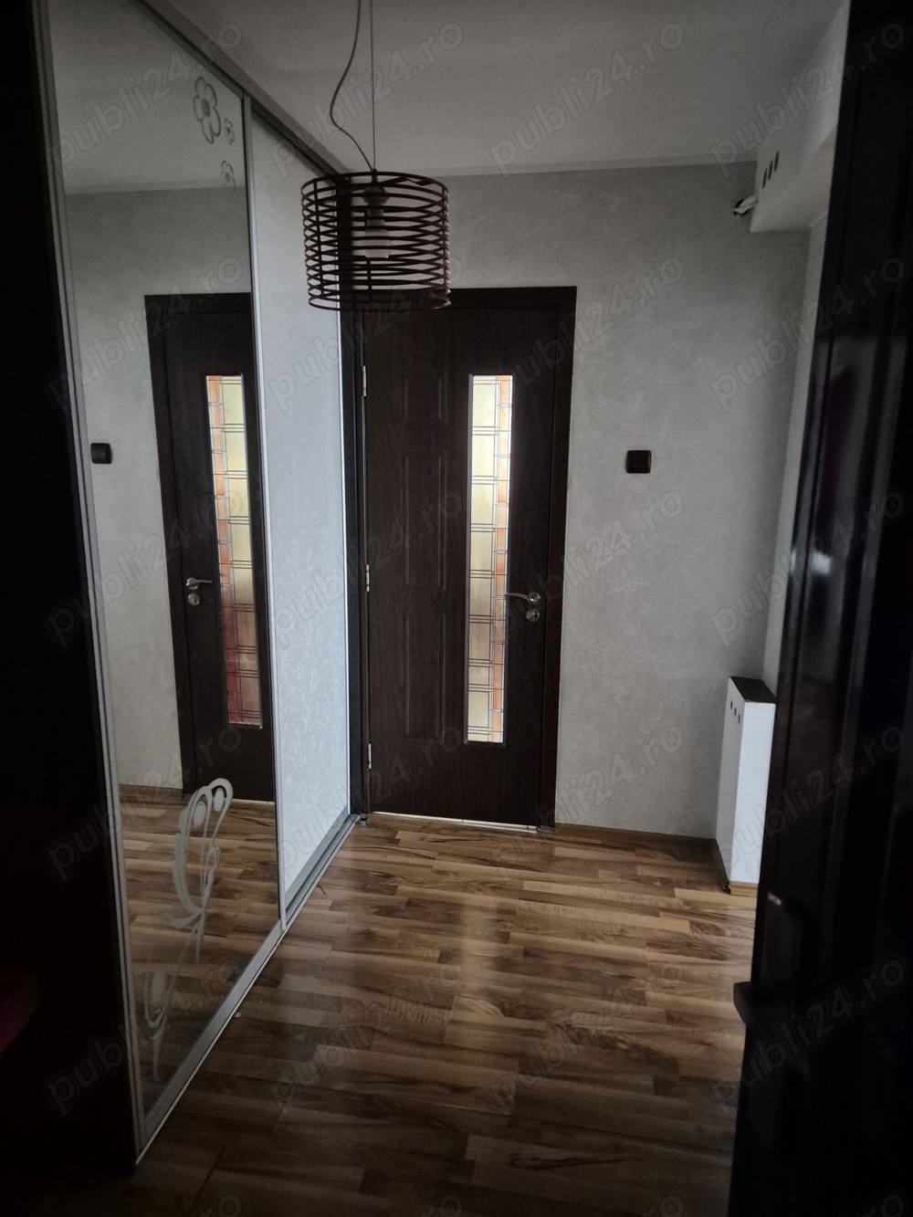 Închiriez apartament