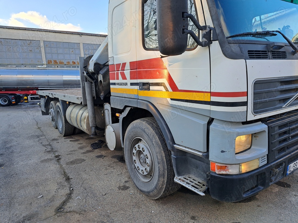 Vând camion Volvo cu Macara Hiab