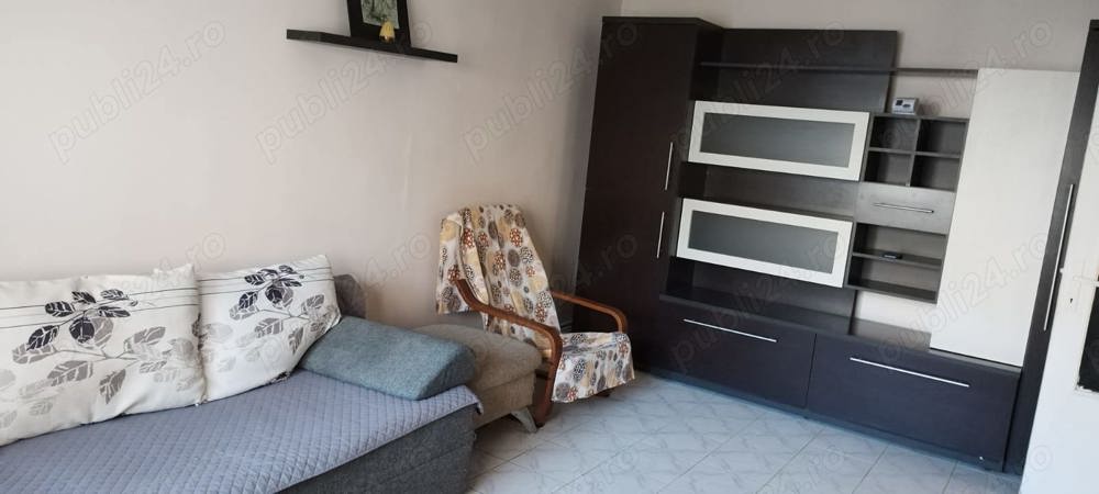 Închiriez apartament 3 camere Micalaca