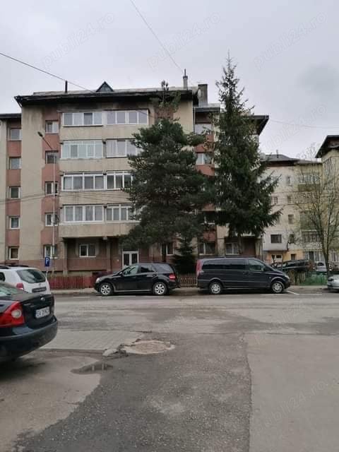 Vând apartament 3 camere