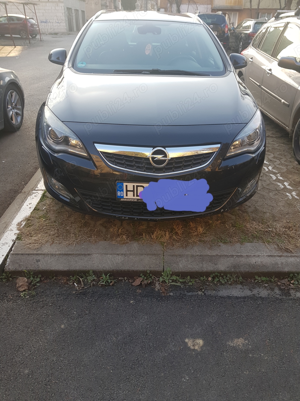 Vand opel astra j,17 cdti,2011,125cp,faruri xenon automate8,navigatie mare,roata de rezerva aproape 