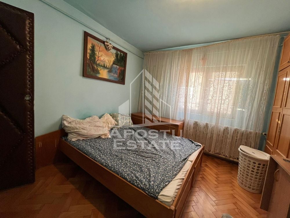 Apartament cu 3 camere,decomandat, 2 bai si garaj, in zona Girocului