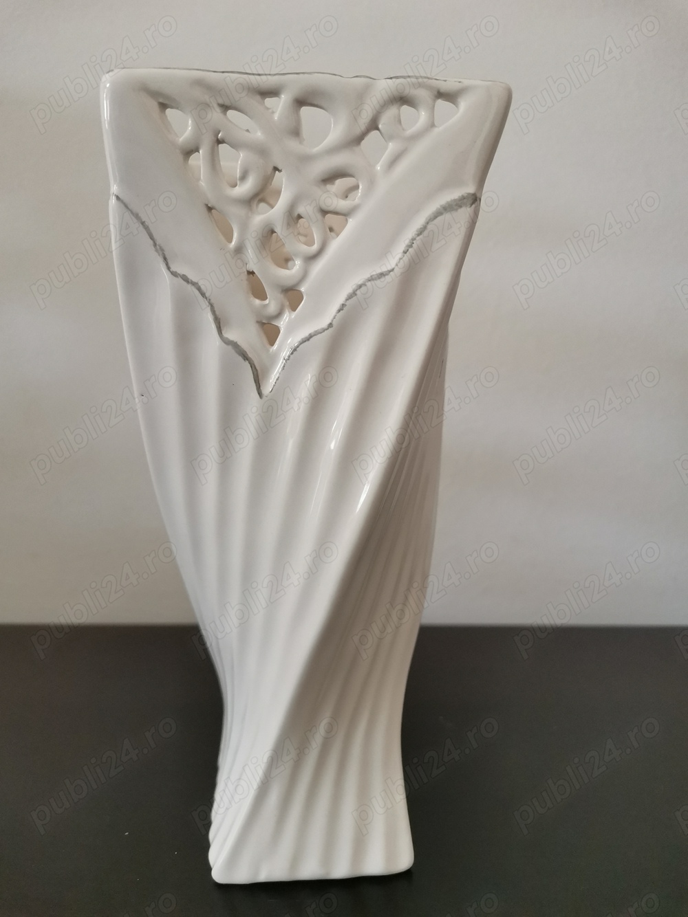 Vază vintage model răsucit porțelan decupat W. Germany 