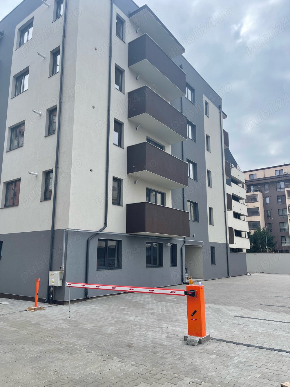 Apartament 2 camere bloc 2024