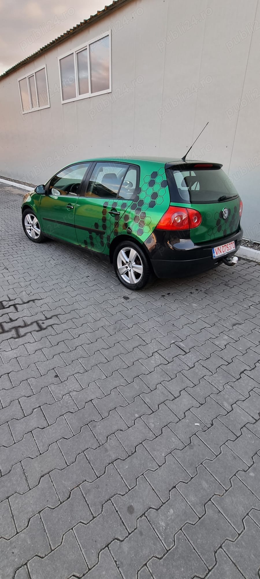 Vând Golf 5 adusă recent din Germania.