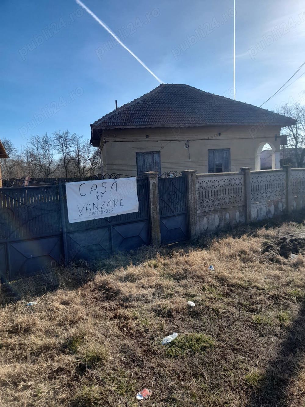 vand casa in amarasti sus. sat zvorsca pe strada principala