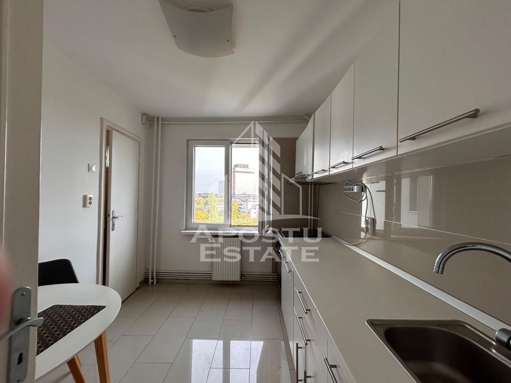 Apartament 3 camere, etaj intermediar cu centrala in Piata Marasti.