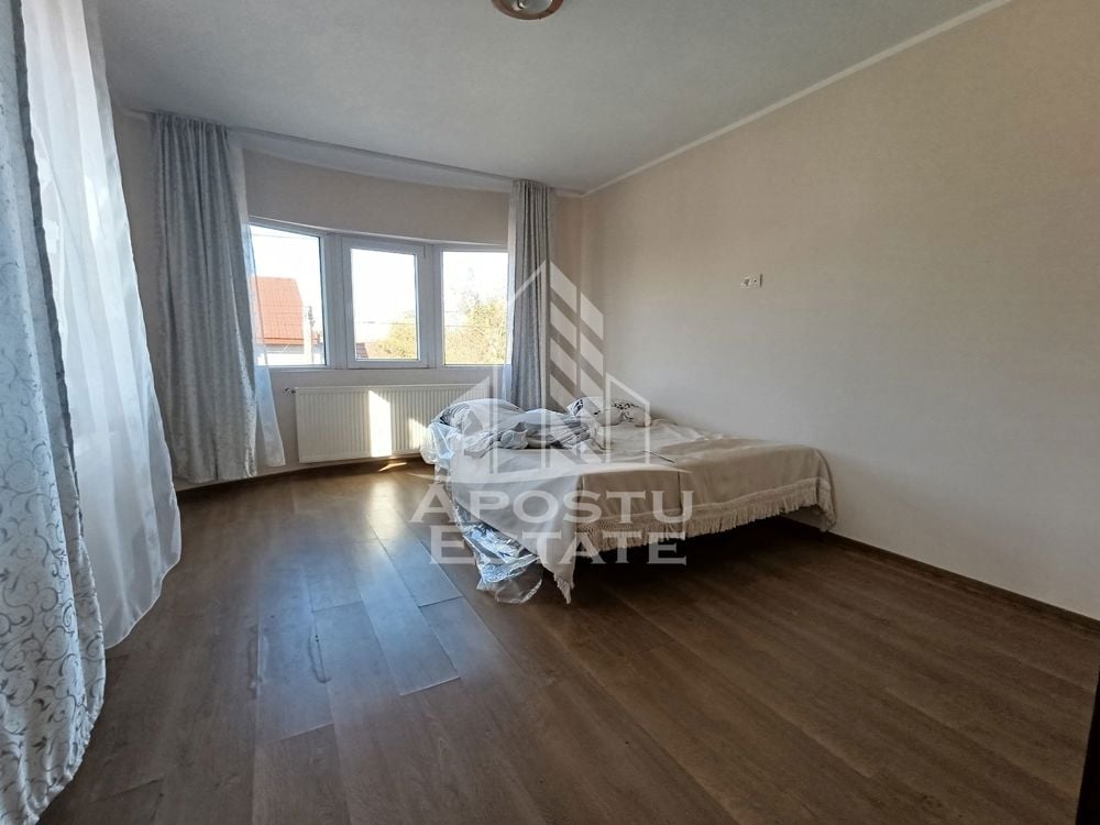 Casa P+1+M 9 camere, 3 bai, doua bucatarii, perfecta pentru investitie