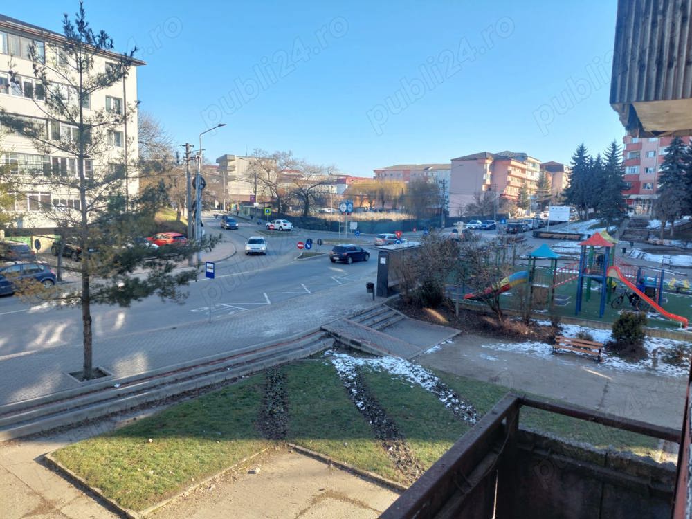 Vând apartament 2 camere zona UM Dej