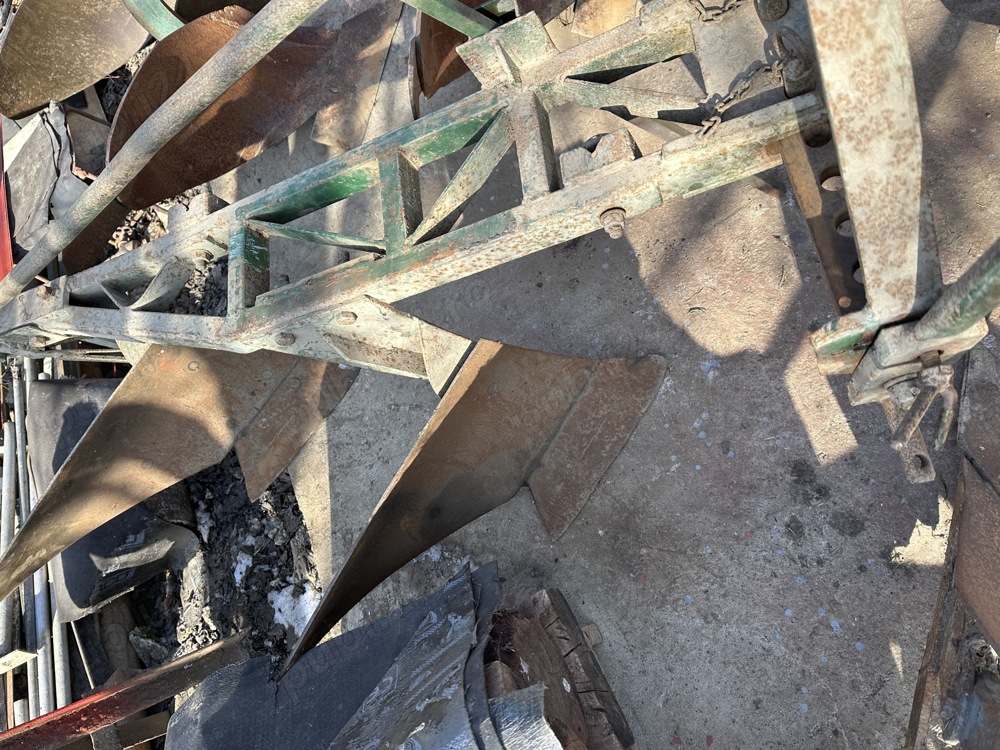 Plug pentru tractor cu 2 brazde