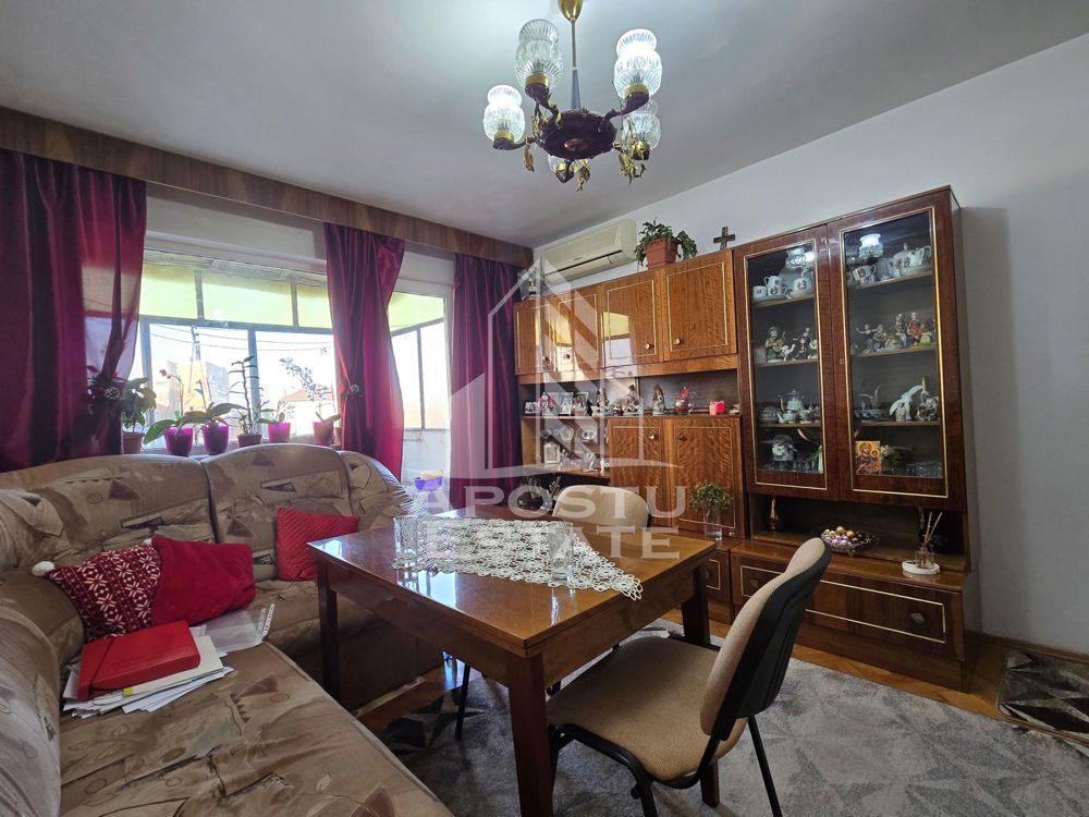 Apartament de vanzare cu 4 camere, centrala proprie, Dacia, Timisoara