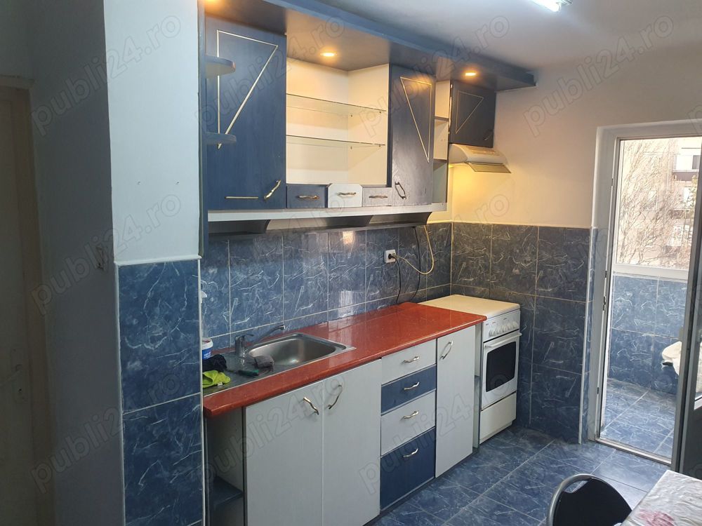 Inchiriez apartament ( fara agenti )