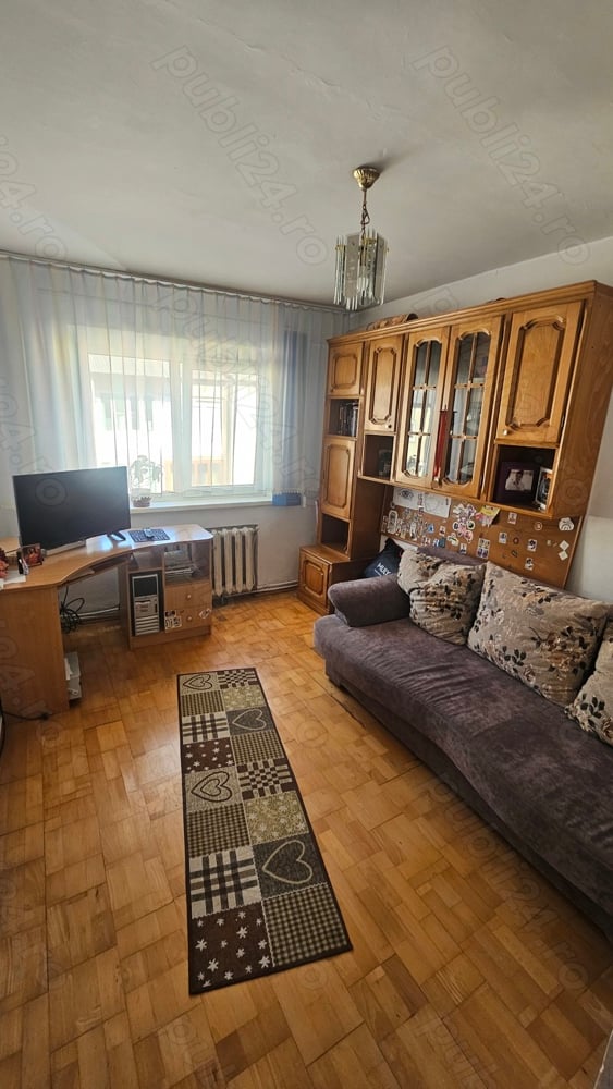 Apartament cu 3 camere de vănzare. 