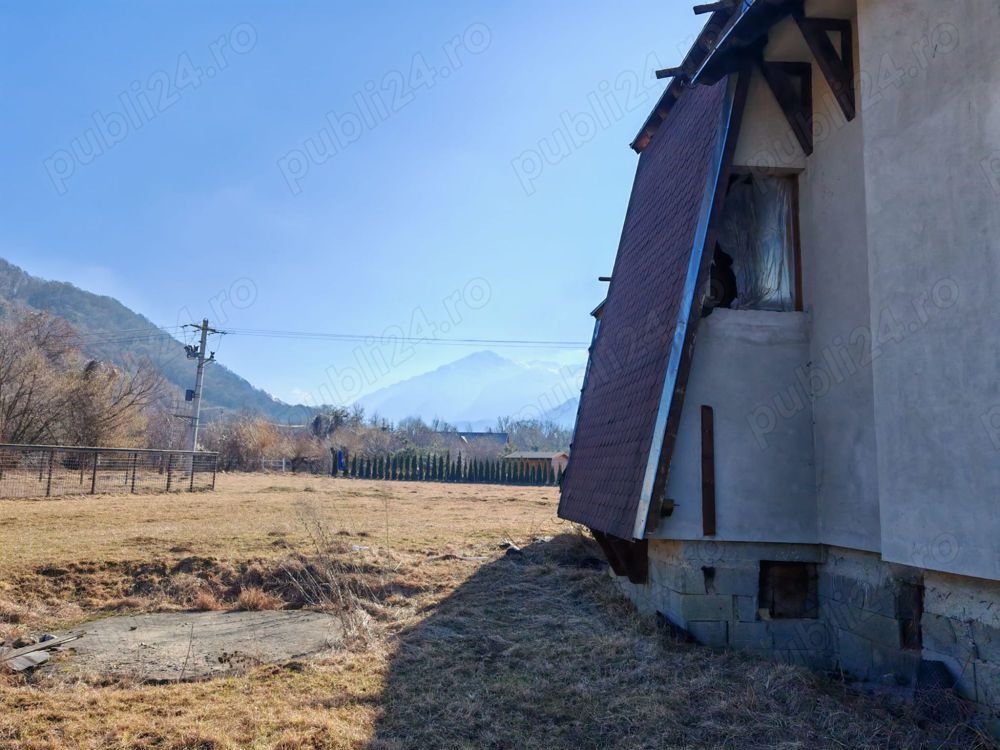 Casă în Râșnov - Glăjărie, vedere spre Piatra Craiului și Bucegi.