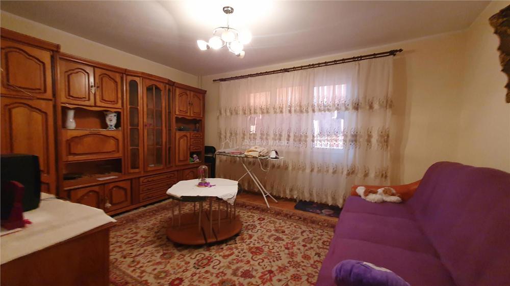 Apartament - 3 camere - 66 mp - Marasesti