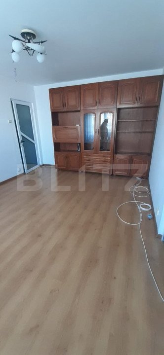 Apartament de vanzare, cu 3 camere, 48 mp, zona Micro 11