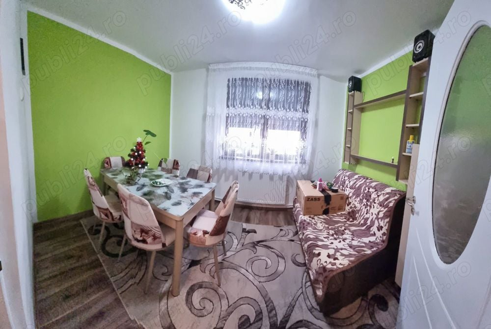 De vanzare apartament cu 3 camere, decomandat, etaj 2