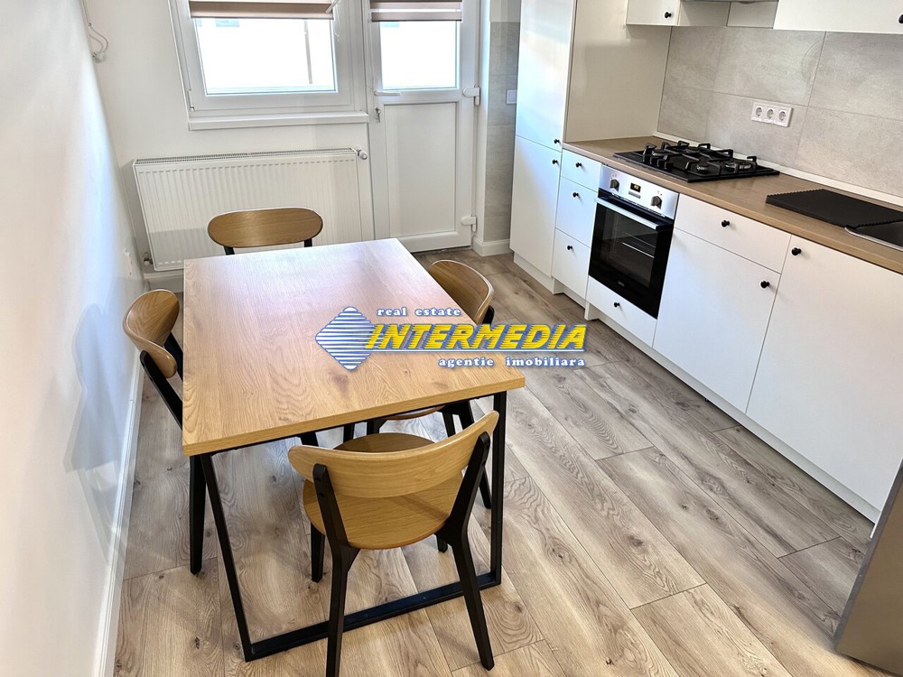 Inchiriere Apartament cu 3 camere bloc Nou mobilat si utilat modern parcare Alba Iulia Centru