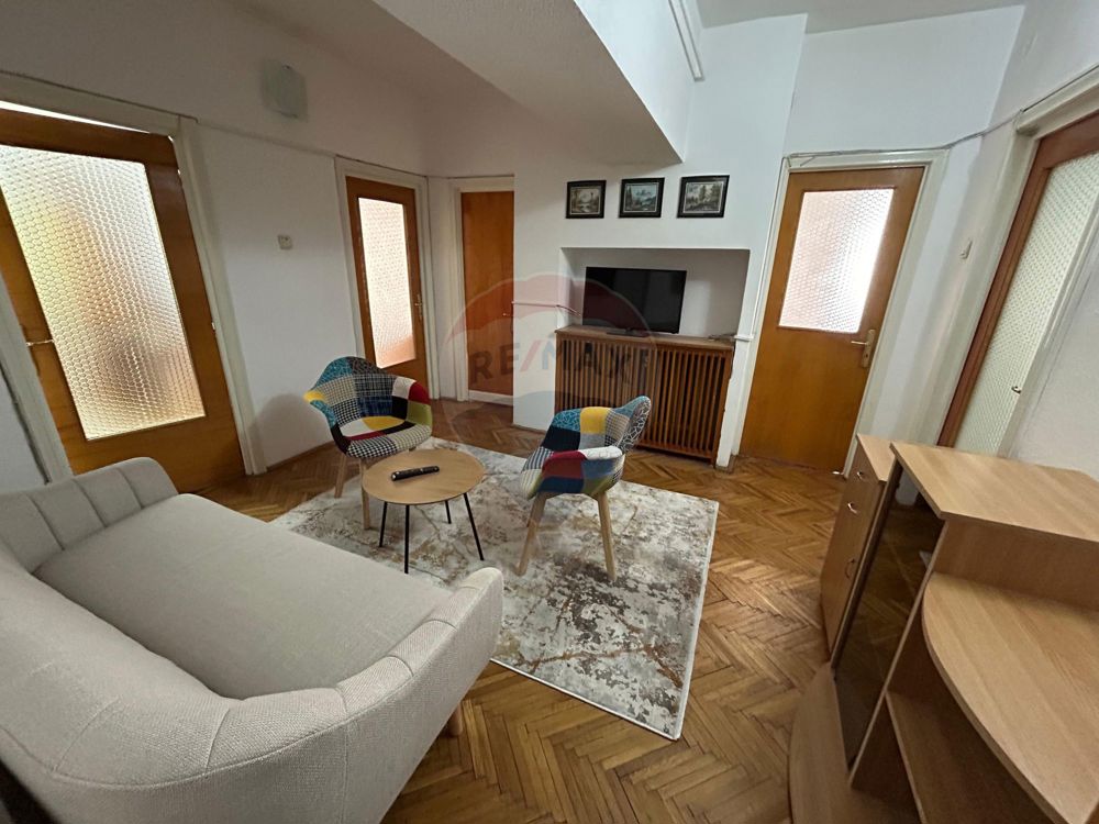 Apartament cu 4 camere de închiriat în zona Ultracentral