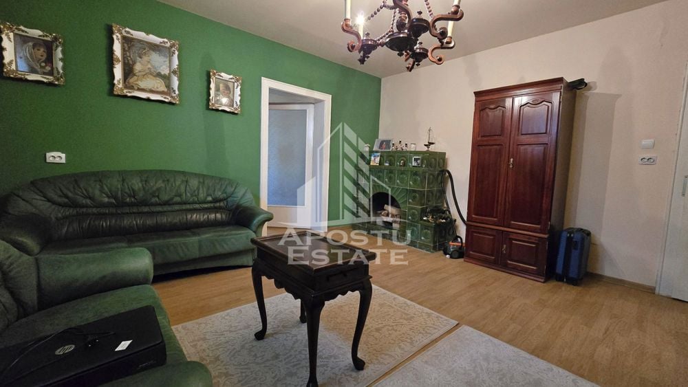 Casa individuala cu 5 camere si 3 bai, teren 1700 mp, Giarmata