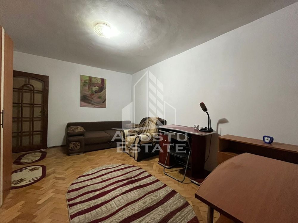 Apartament cu o camera, decomandat, etaj intermediar in zona Girocului