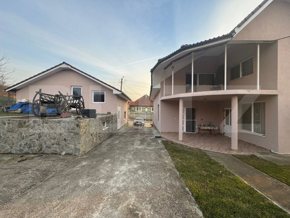 Casa de vanzare, cu 0 camere, 200 mp, zona Hotar