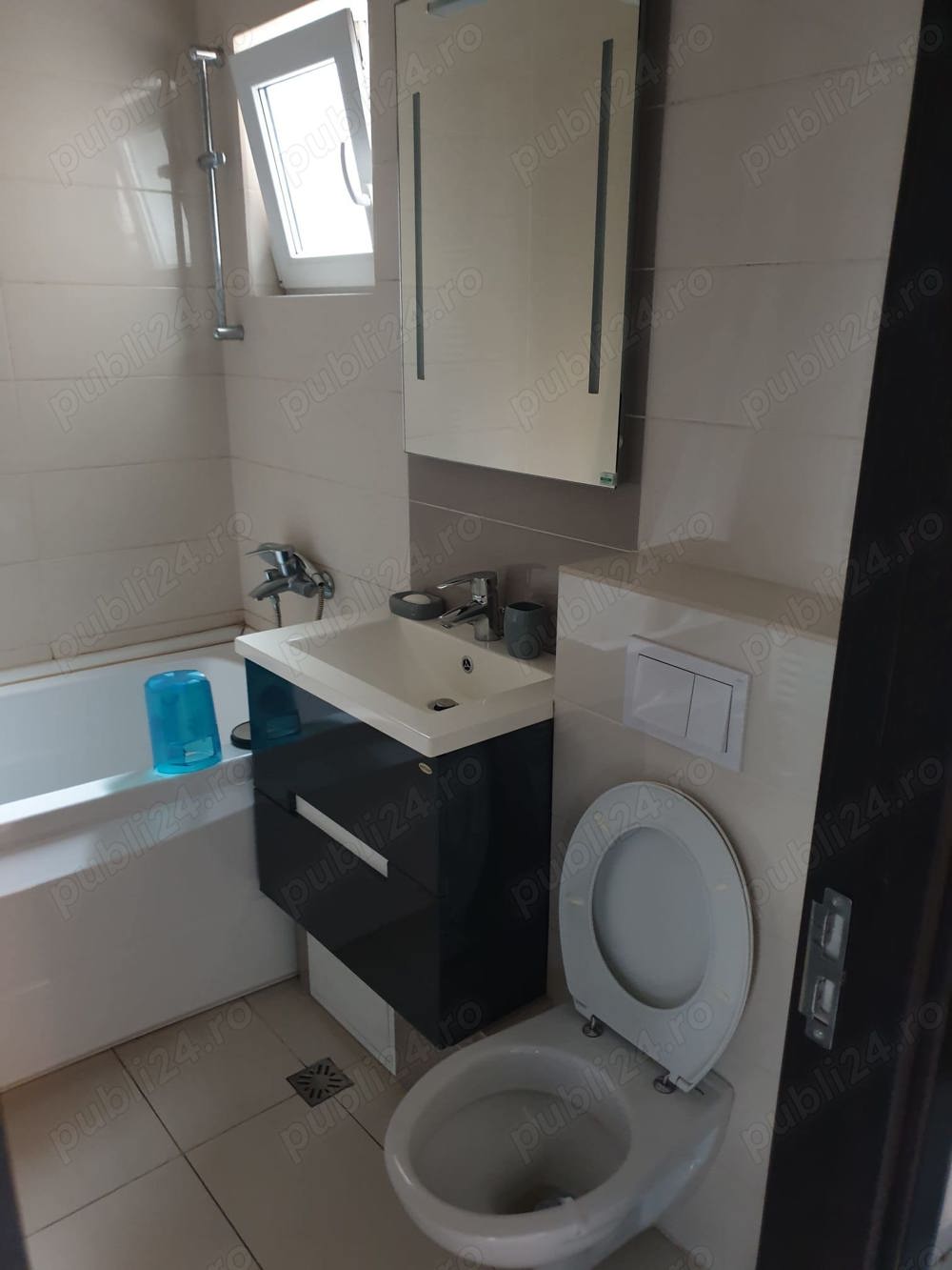 Persoana fizica vând apartament