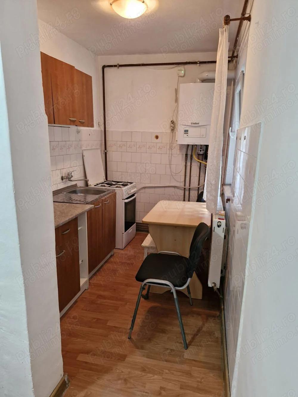 Apartament 1 camera zona Girocului decomandat etaj 1 centrala proprie