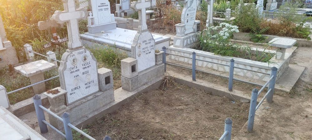 Vand 2 locuri de veci Cimitir Eternitatea Galati