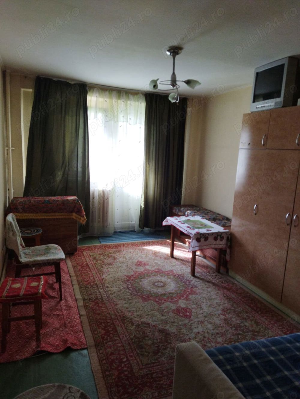 vând apartament cu doua camere