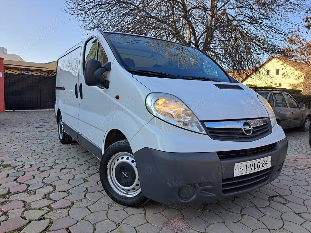 Opel Vivaro 2.0cdti 2011, clima, 3 locuri