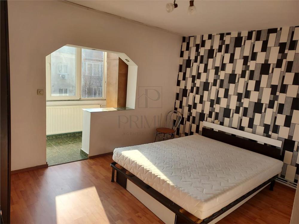 Apartament spatios cu 2 camere, decomandat, in zona Bucovina