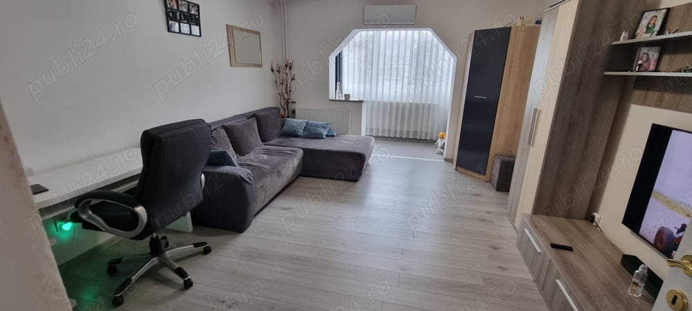 Vând apartament decomandat