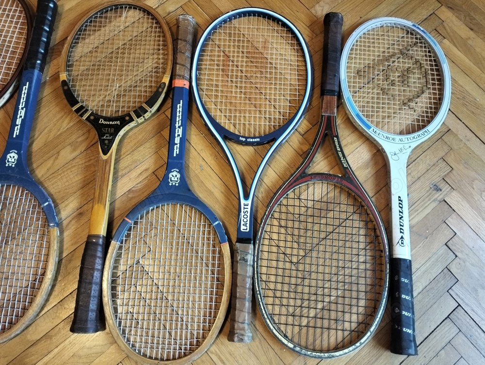 Racahete tenis si mingi de tenis de camp vintage
