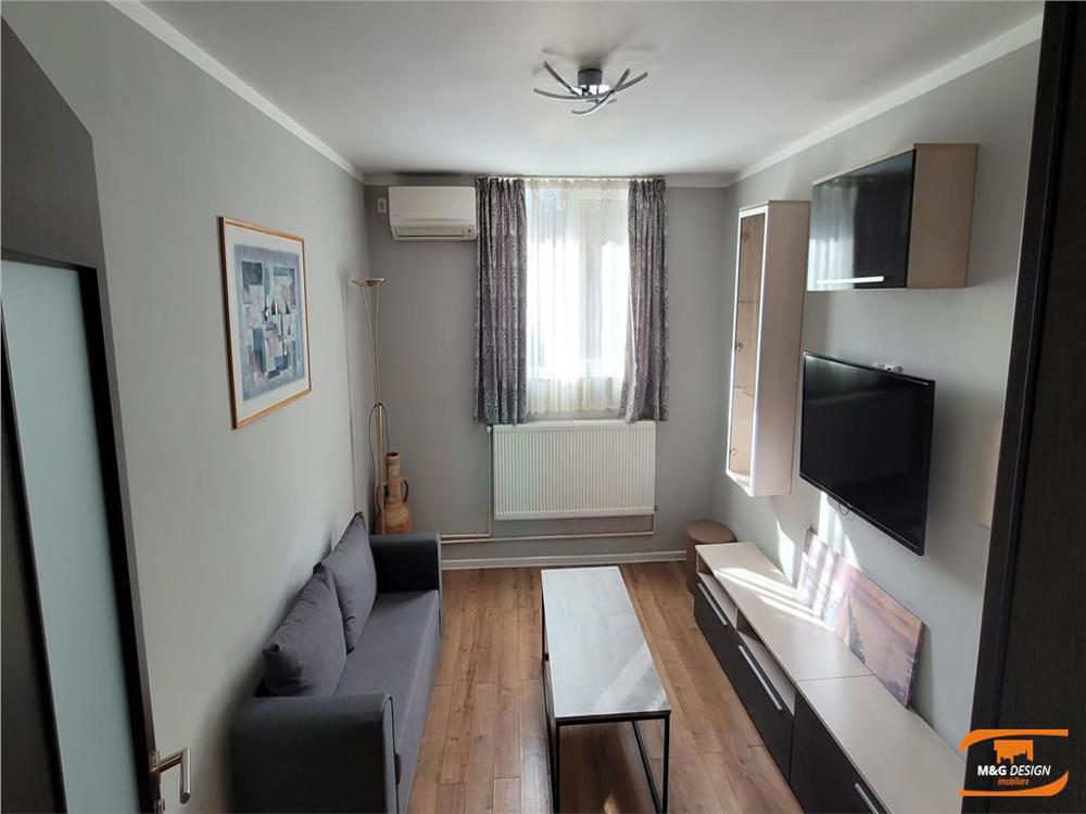 Apartament cu 2 camere,decomandat, la etajul 3, cu centrala proprie