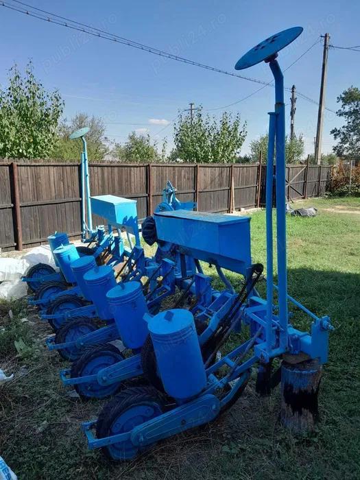 Vând semănătoare de prășitoare cu fertilizator